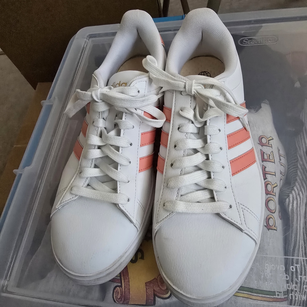 Adidas Women's Court Sneakers White With Pink Stripes Size 7.5
